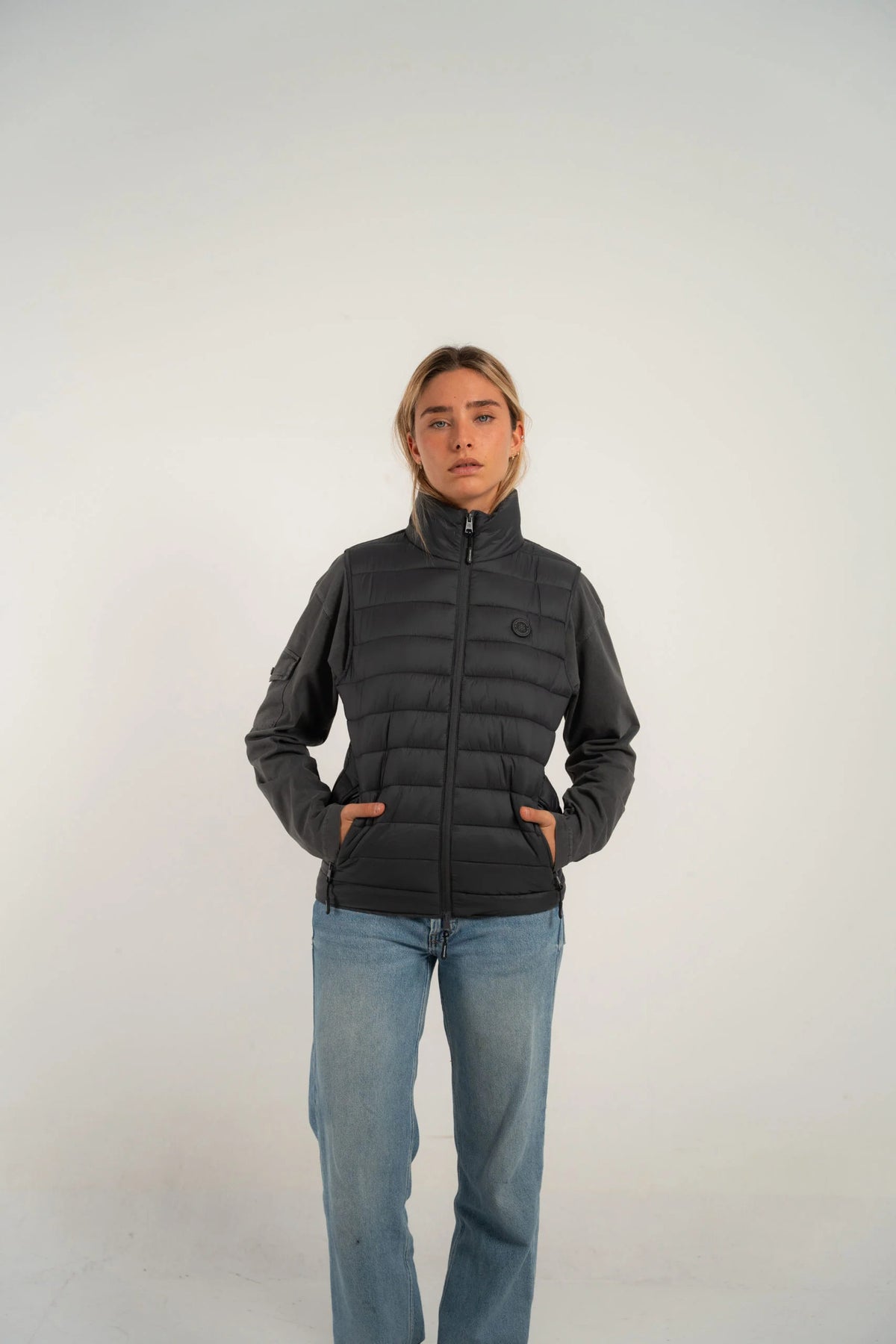 LUCÍA SIN MANGA GRIS (3)