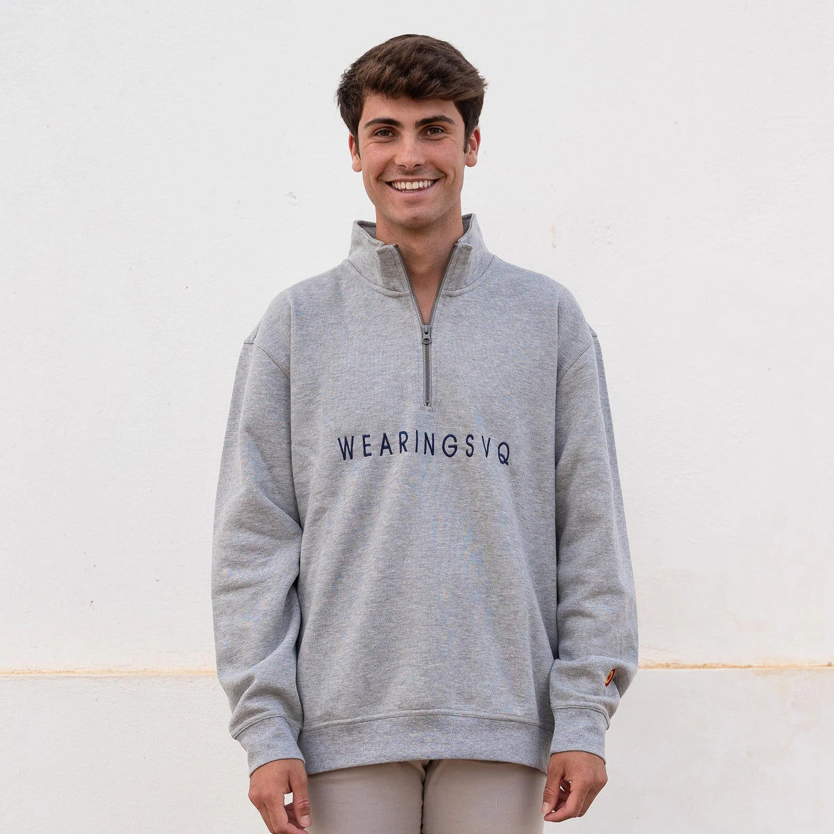 half-zip-sweatshirt-gris-modelo-1-wearingsvq-4