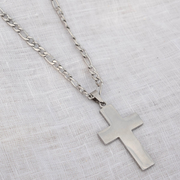 Cadena de acero y cruz