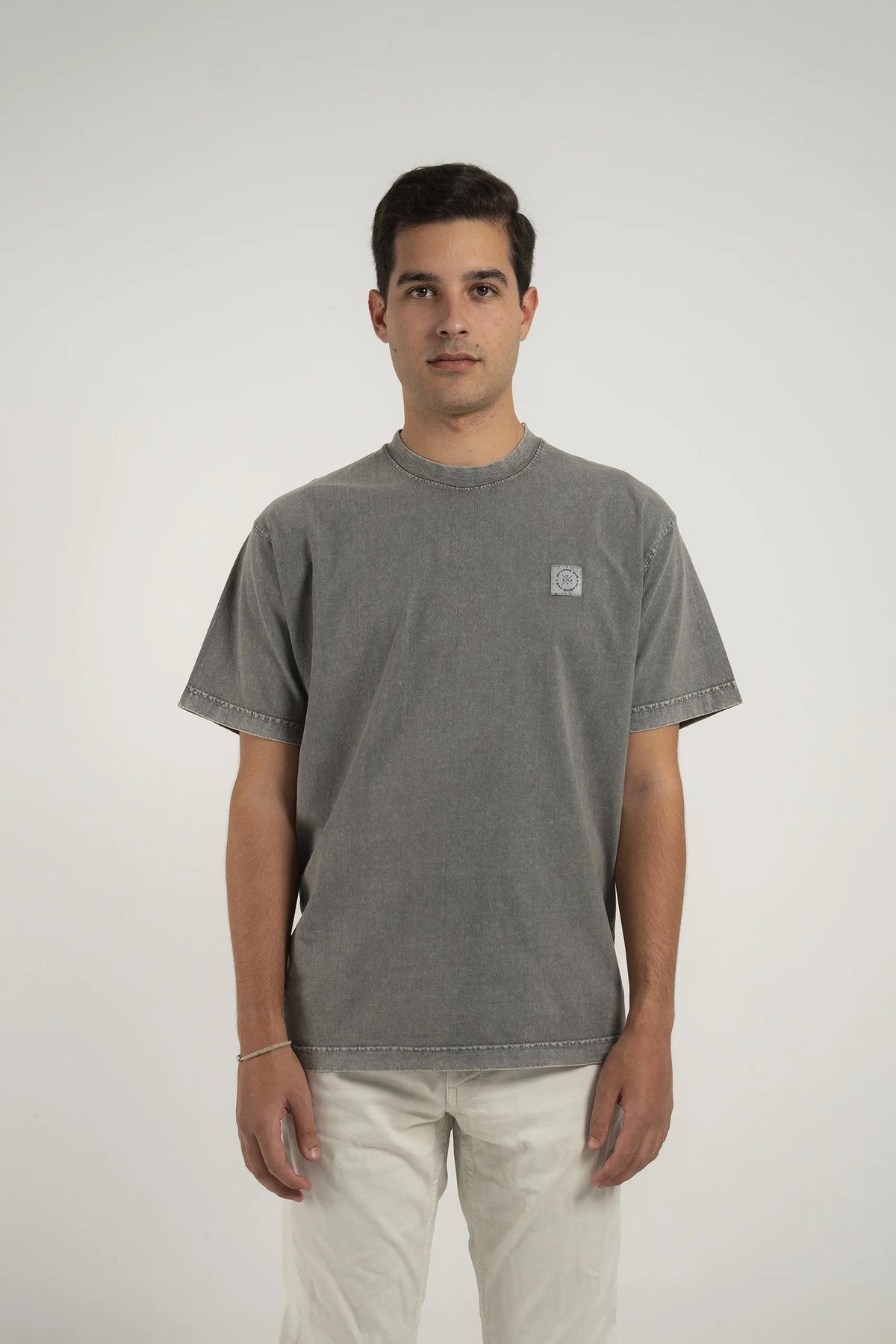 TEE-GRIS-CHICO-3-WEARINGSVQ