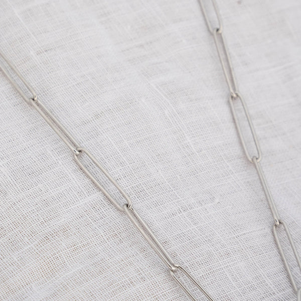 Cadena de eslabones y cruz