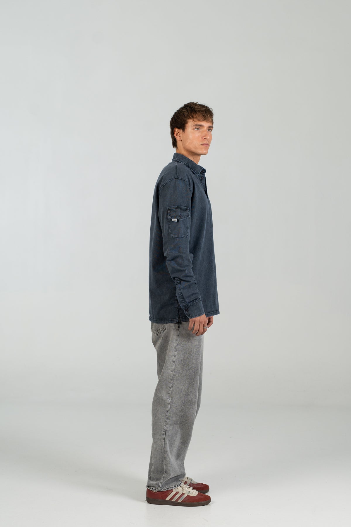 Polo cargo WEARINGSVQ azul para chico – vista lateral