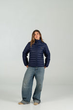 Chaquetón acolchado WEARINGSVQ azul para chica – vista frontal