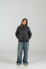 Chaquetón acolchado WEARINGSVQ gris para chica – vista frontal (detalle)