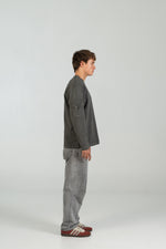 Long sleeve cargo WEARINGSVQ grafito para chico – vista lateral