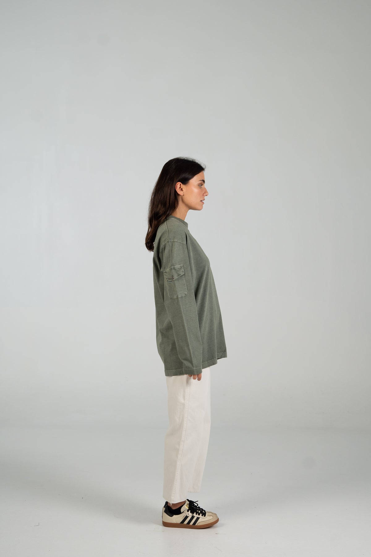 Long sleeve cargo WEARINGSVQ verde para chica – vista lateral