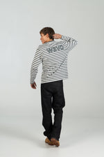 Long striped WEARINGSVQ gris y blanco para chico – vista trasera
