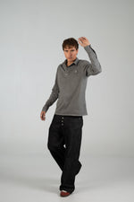 Polo cargo WEARINGSVQ gris para chico – modelo en uso