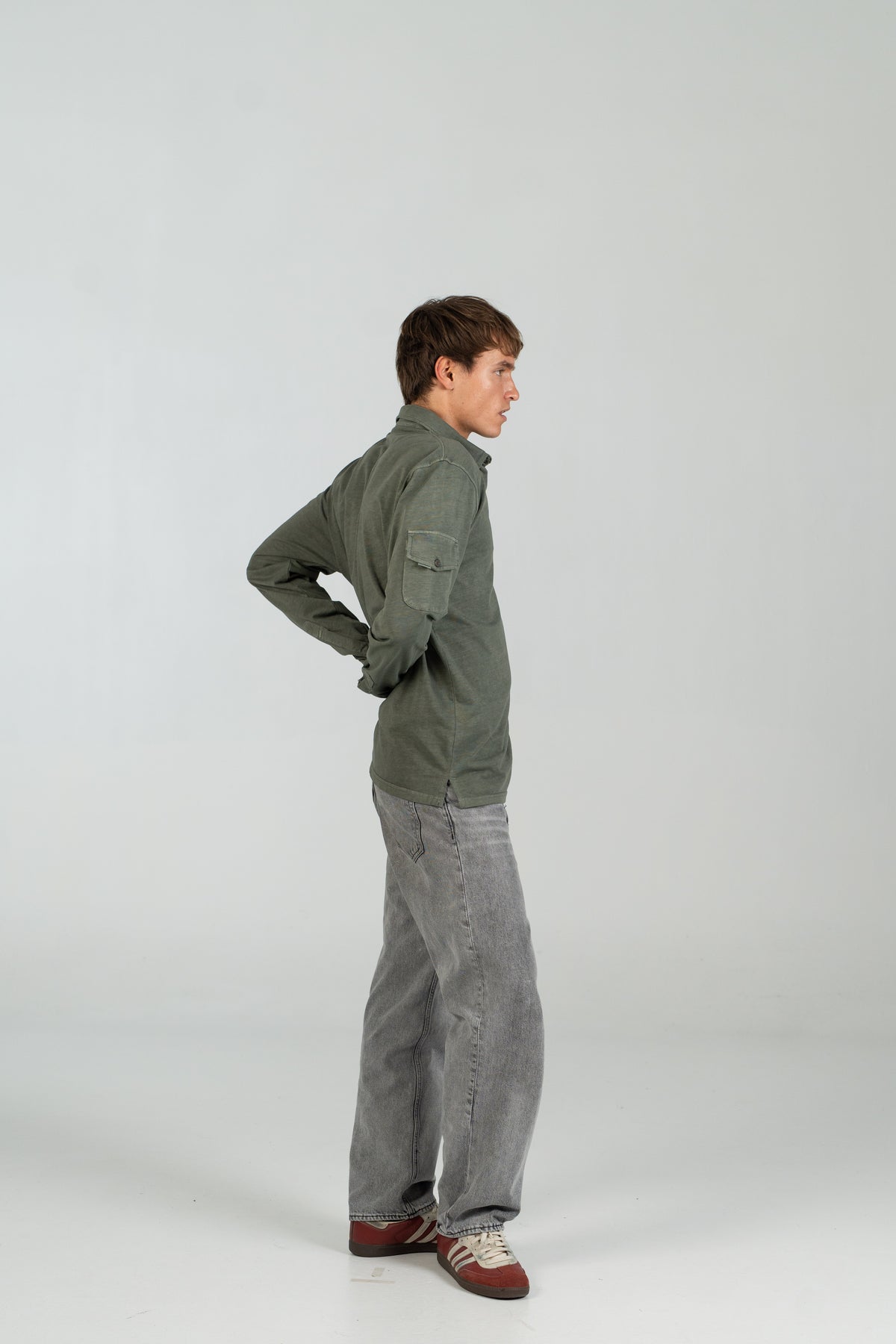 Polo cargo WEARINGSVQ verde para chico – vista lateral