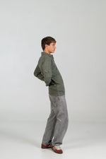 Polo cargo WEARINGSVQ verde para chico – modelo en uso