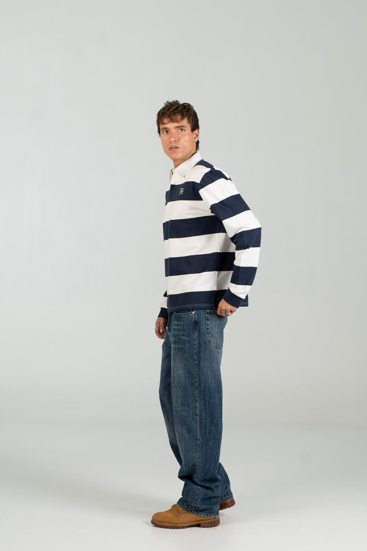 Polo rugby WEARINGSVQ azul y blanco para chico – vista lateral