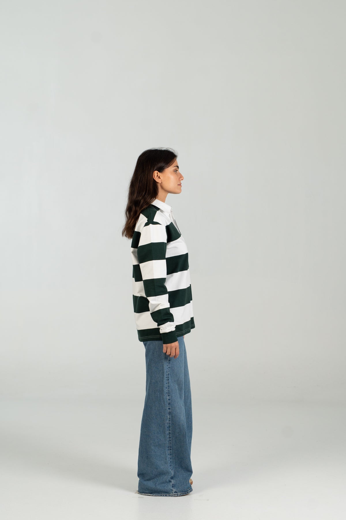 Polo rugby WEARINGSVQ verde y blanco para chica – vista lateral